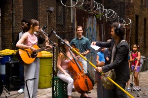 (L-R) KEIRA KNIGHTLEY and MARK RUFFALO star in BEGIN AGAIN